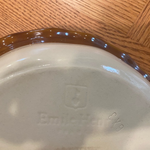 Emile Henry Ruffled-Edge Pie Plate / Pie Dish - Picture 6 of 7